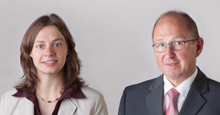 Dr. Martina Schmitz (l.) und Dr. Alfred Hansel (r.) von oncgnostics.